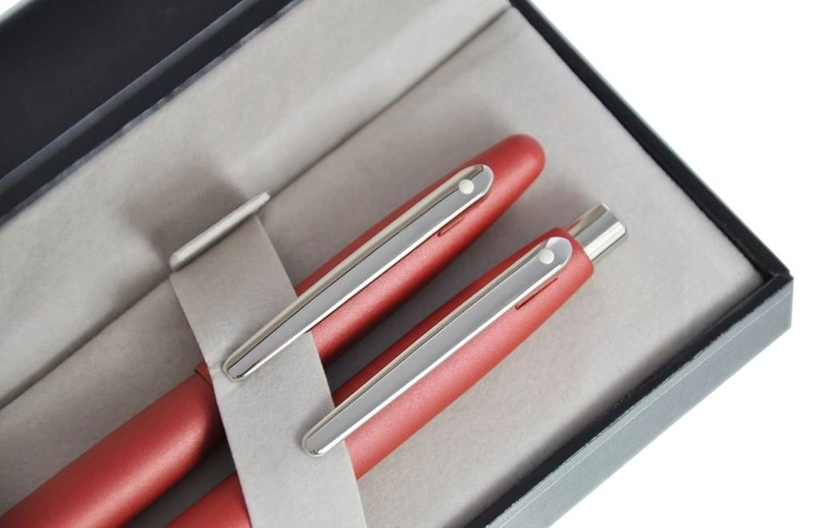 9403 Zestaw (pióro wieczne i długopis) Sheaffer VFM, czerwony, wykończenia niklowane