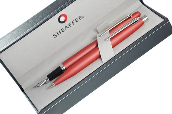9403 Zestaw (pióro wieczne i długopis) Sheaffer VFM, czerwony, wykończenia niklowane