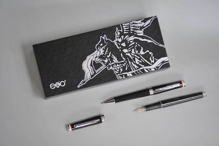 Długopis EXO Husaria Polska, czarny, motyw flagi, wykończenia chromowane